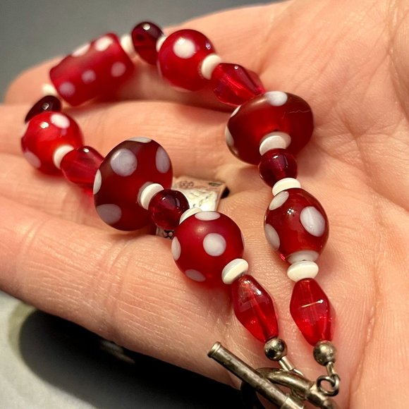 Red & White Lampwork Glass Bead Toggle Bracelet - Picture 4 of 5